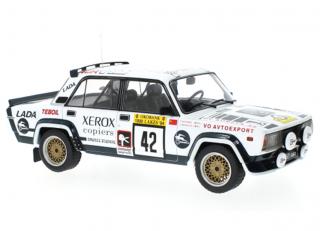 Lada 2105 VFTS, No.42, 1000 Lakes Rally, S.Brundza/V.Neyman, 1984 IXO 1:18 Metallmodell (Türen/Hauben nicht zu öffnen!)