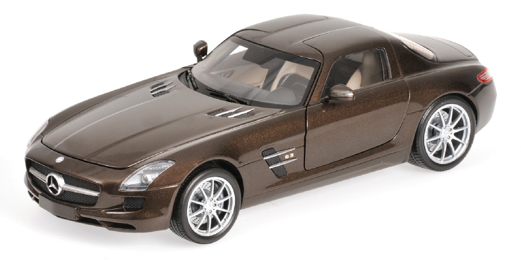 Mercedes SLS AMG 2010 Braunmetallic - brown metallic Minichamps 1:18