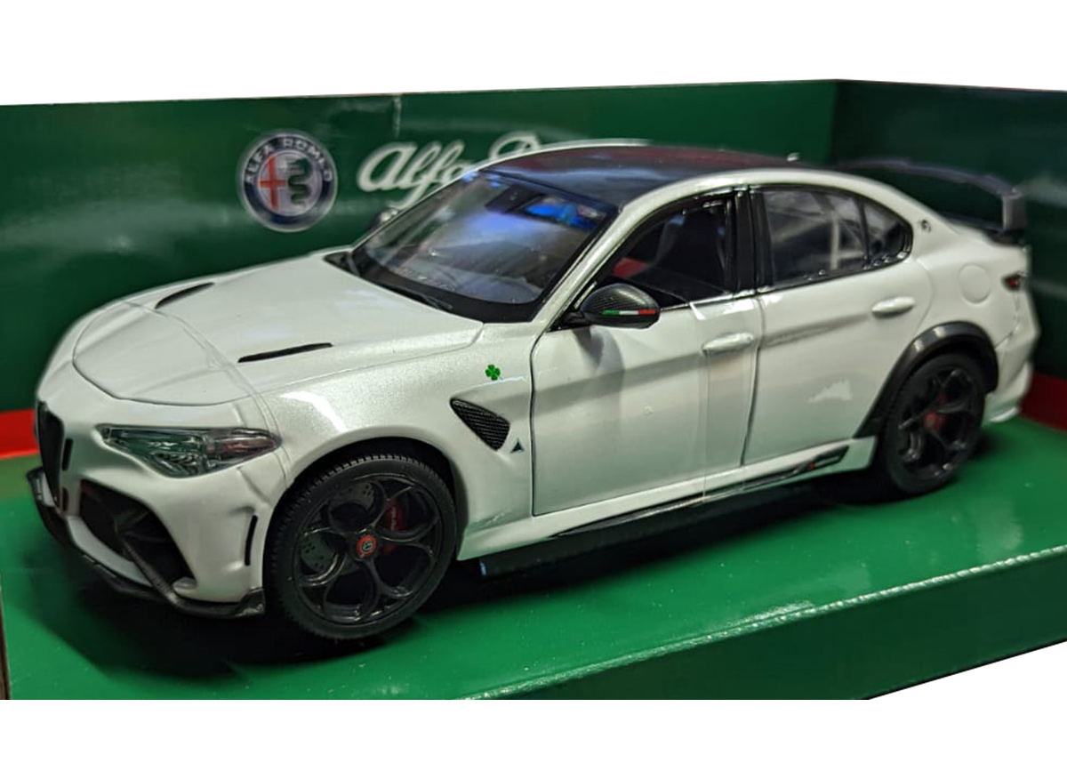 Alfa Romeo Giulia GTAm 2020 trofeo weiß Burago 1:18 Metallmodell