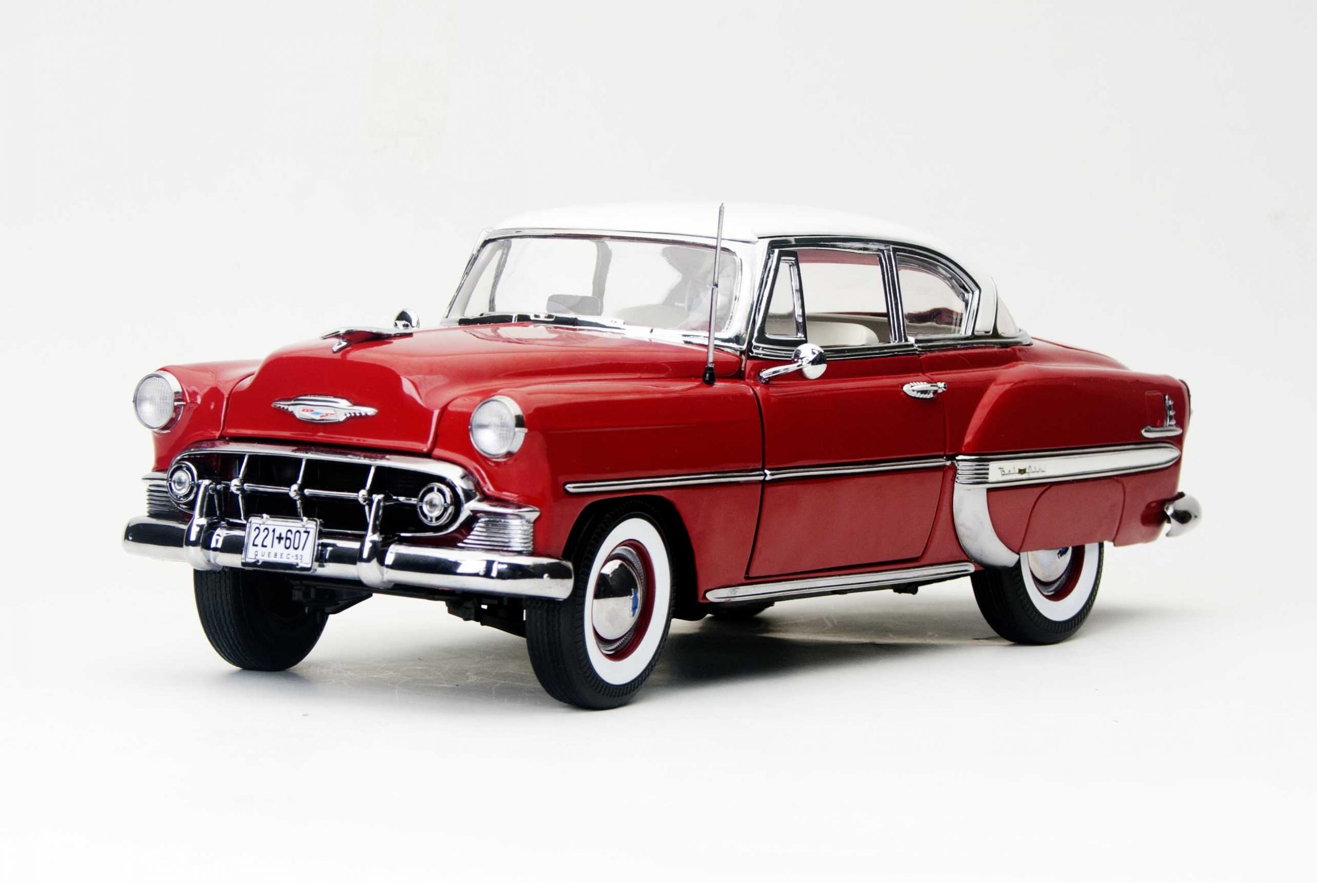 Chevrolet Bel Air Hard Top 1953 Coupe -Target Red  SunStar Metallmodell 1:18