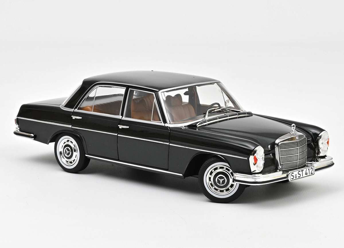 Mercedes-Benz 280 SE 1968 Green metallic   Norev 1:18 Metallmodell 4 Türen, Motorhaube und Kofferraum zu öffnen!