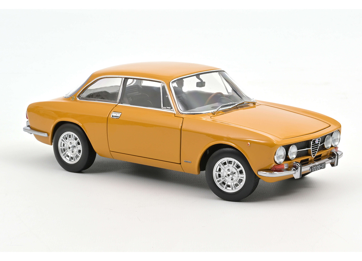 Alfa Romeo 1750 GTV 1970 - Yellow Norev 1:18 Metallmodell Türen, Motorhaube und Kofferraum zu öffnen!