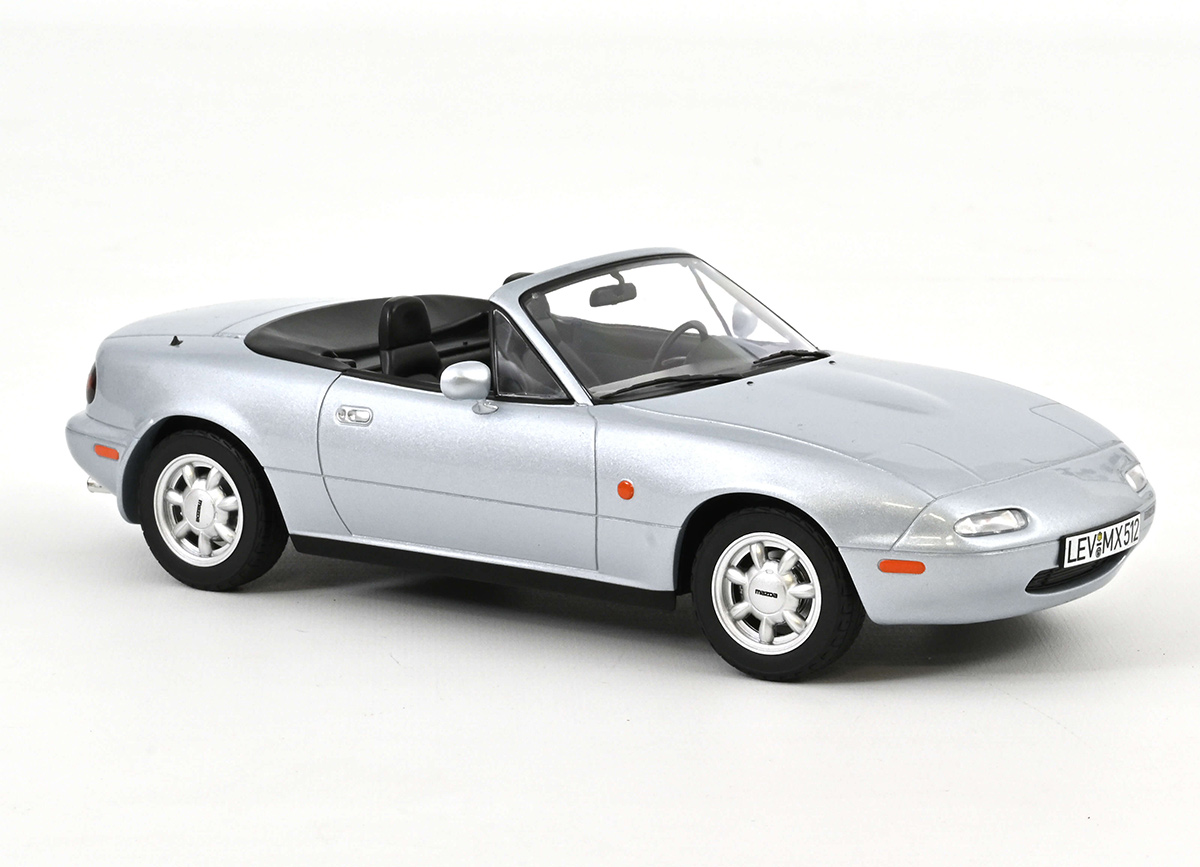 Mazda MX-5 1989 Silver  Norev 1:18 Metallmodell (Türen/Hauben nicht zu öffnen!)