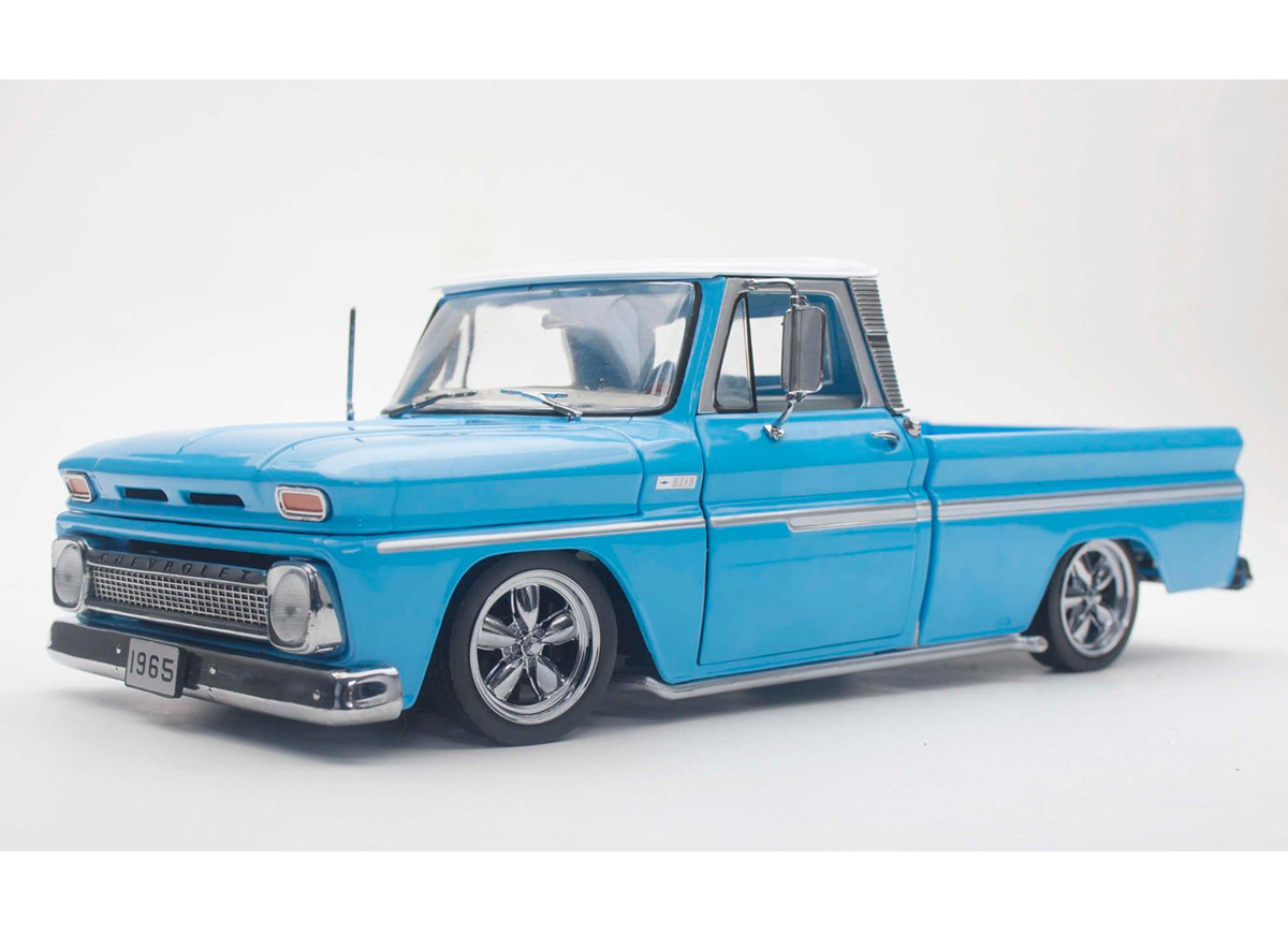 Chevrolet C10 Styleside 1965 Pick Up *Lowrider*, blue/white roof SunStar Metallmodell 1:18