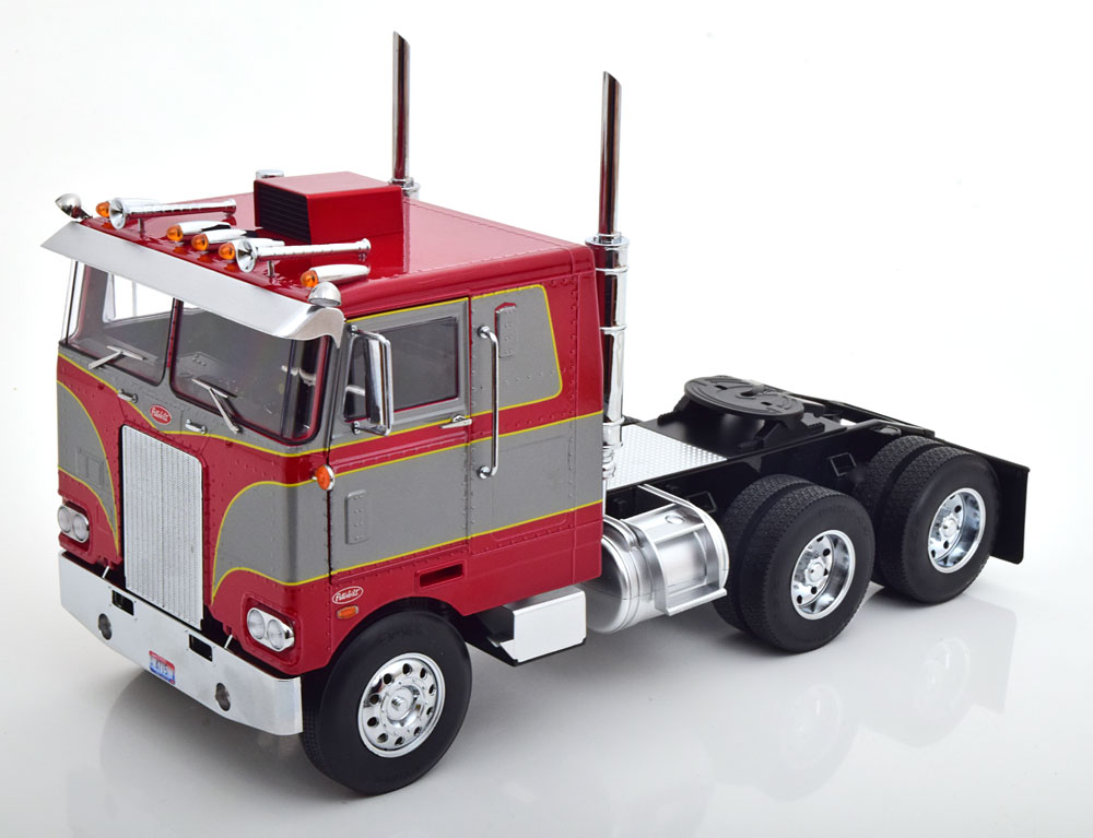Peterbilt 352 Pacemaker 1977-1979 rotmetallic/silber   Road Kings 1:18
