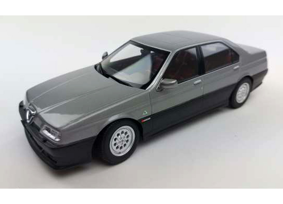 Alfa Romeo 164 Q4, 1994 silver grey metallic with dark red interior Triple9 1:18 (Türen, Motorhaube... nicht zu öffnen!)