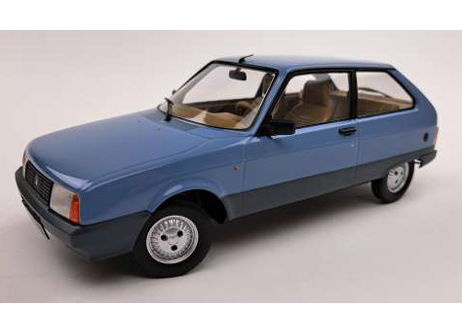 Citroen Axel, 1990  blue with beige interior Triple9 1:18 (Türen, Motorhaube... nicht zu öffnen!)