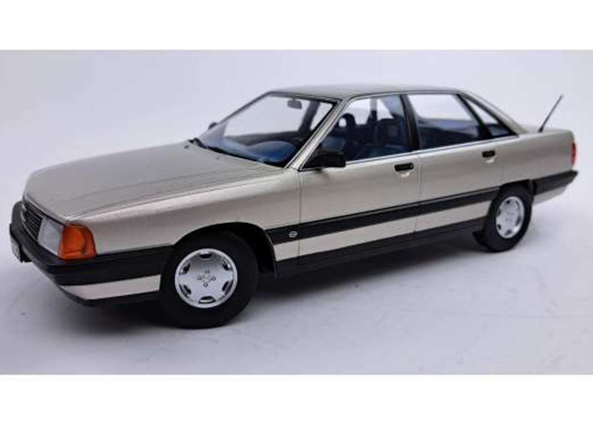 Audi 100 C3 1989 silver metallic   Triple9 1:18 (Türen, Motorhaube... nicht zu öffnen!)