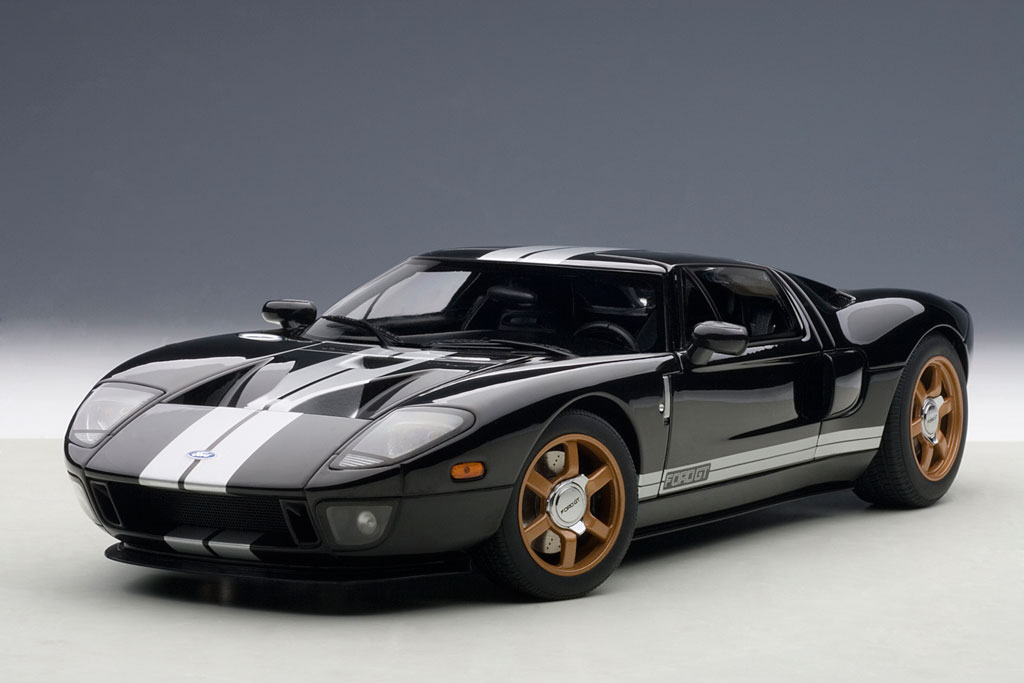 FORD GT 2004 (BLACK/WHITE STRIPES) AUTOart 1:18