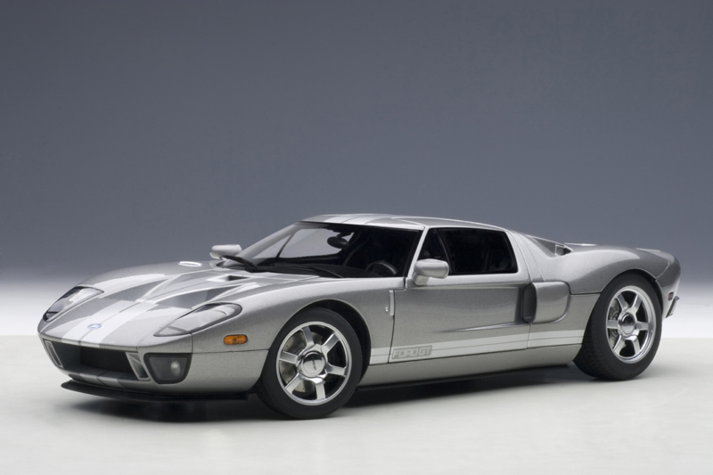 FORD GT 2004 (TITANIUM GREY/SILVER STRIPES) AUTOart 1:18
