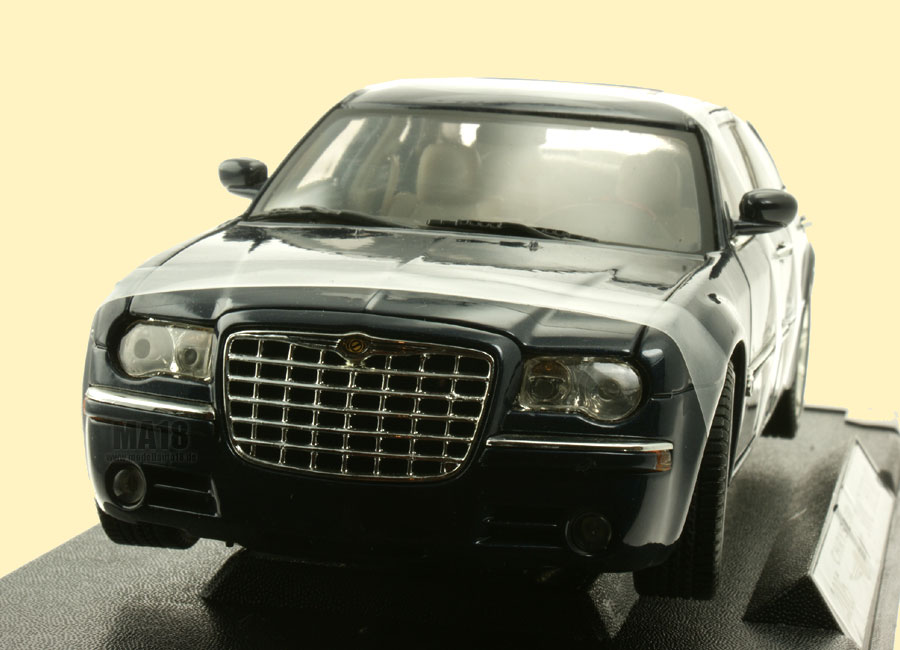 Chrysler 300C Hemi 2005 dunkelblau MotorMax 1:18