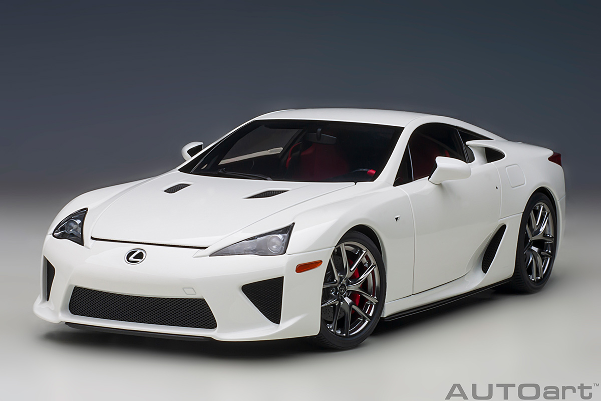 LEXUS LFA (WHITEST WHITE) AUTOart 1:18 Composite