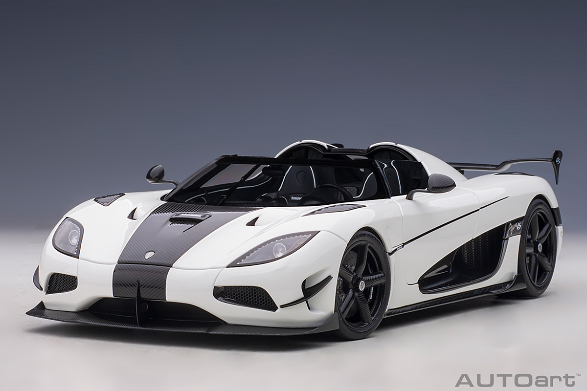 Koenigsegg Agera RS 2015 (white/carbon black/black accents) (composite model/full openings) AUTOart 1:18