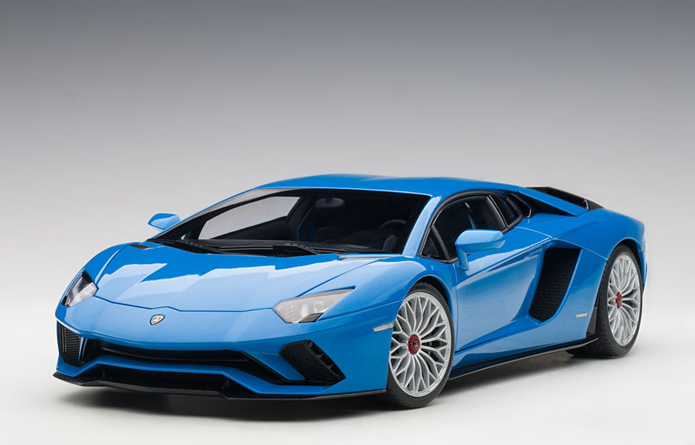 LAMBORGHINI AVENTADOR S 2017 (BLU NILA/PEARL BLUE) (COMPOSITE MODEL/FULL OPENINGS) AUTOart 1:18