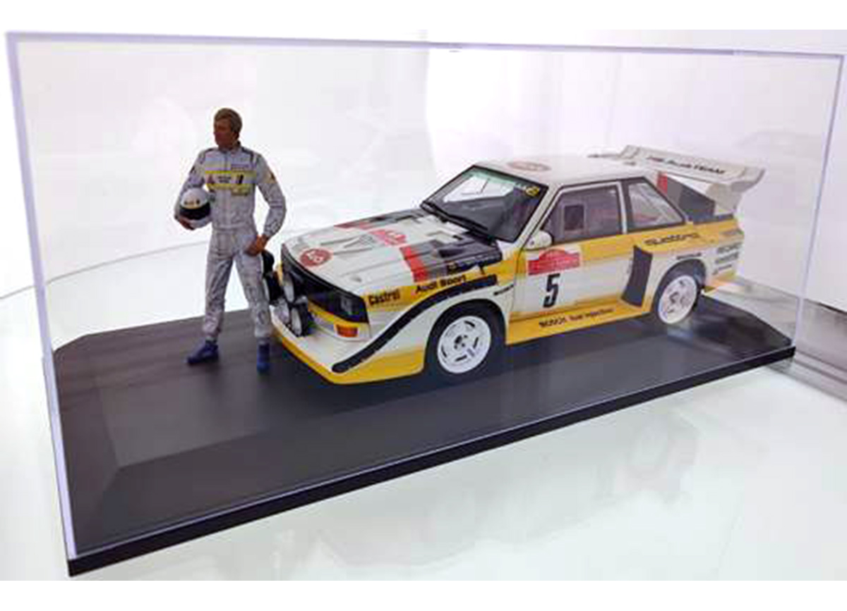 AUTOart Set - Audi Sport Quattro S1 Rally San Remo 1985 W.Röhrl/C.Geisdörfer # 5 mit Fahrerfigur + Vitrine Limitiert auf 60 Stück AUTOart 1:18