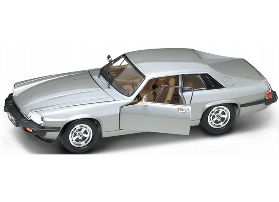 Jaguar XJS 1975 silber Road Signature 1:18