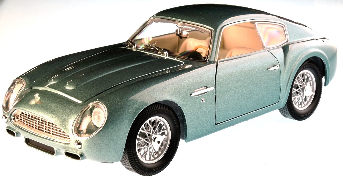 Aston Martin DB4GT Zagato 1961 grün Road Signature 1:18