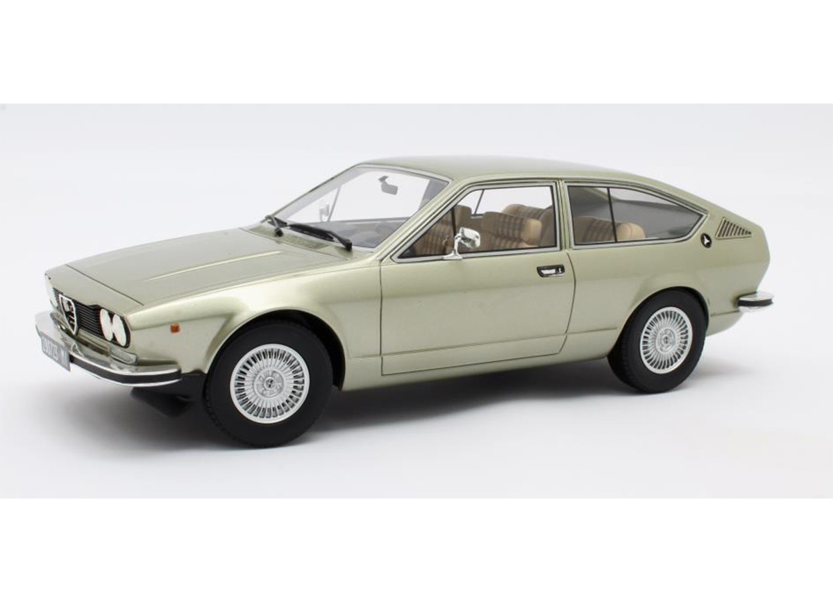 Alfa Romeo Alfetta GT green metallic 1975 Cult Scale Models 1:18 Resinemodell (Türen, Motorhaube... nicht zu öffnen!)
