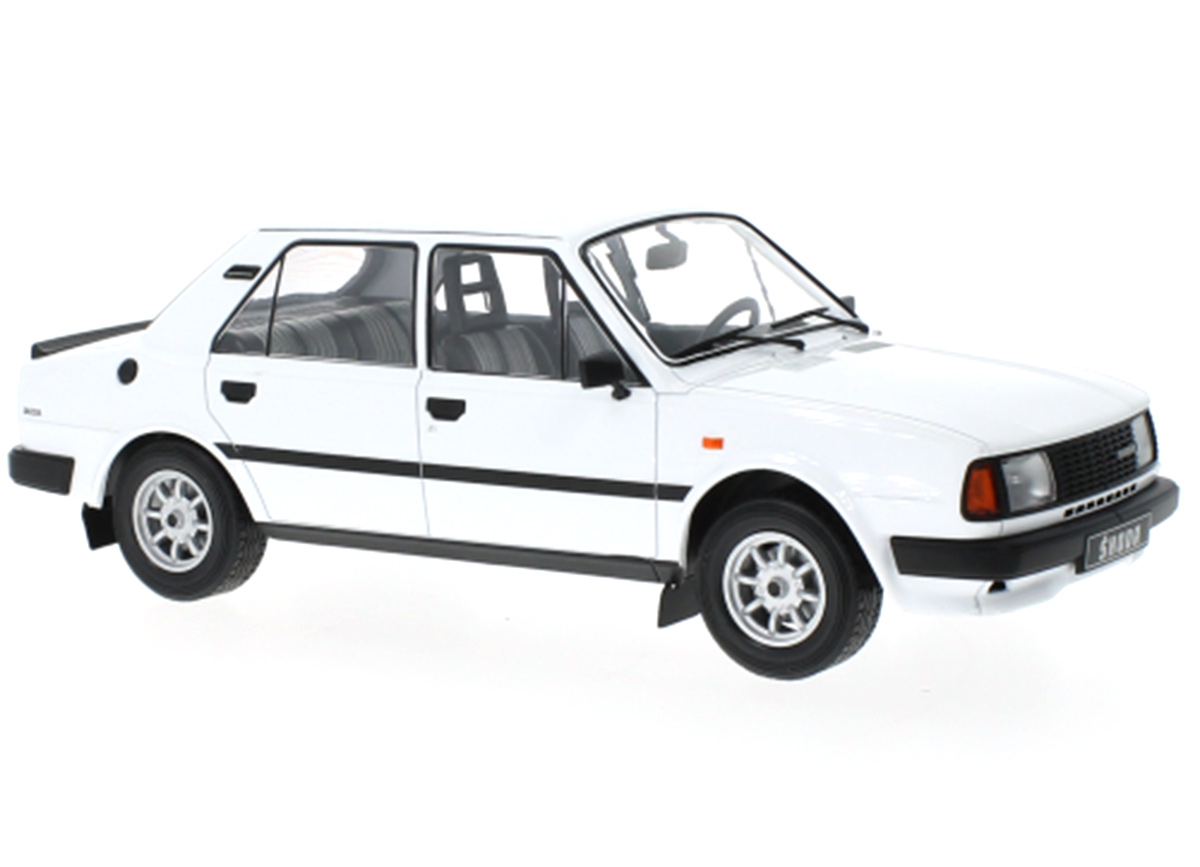 Skoda 130 L, weiss, 1988 IXO 1:18 Metallmodell (Türen/Hauben nicht zu öffnen!)
