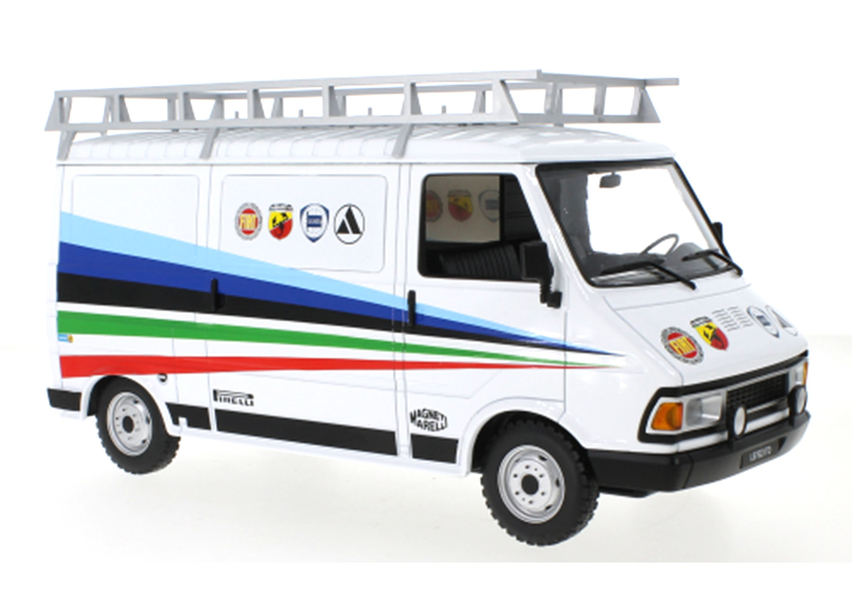 Fiat 242 - Fiat Abarth Technic Assistance 1980 - IXO 1:18 Metallmodell (Türen/Hauben nicht zu öffnen!)