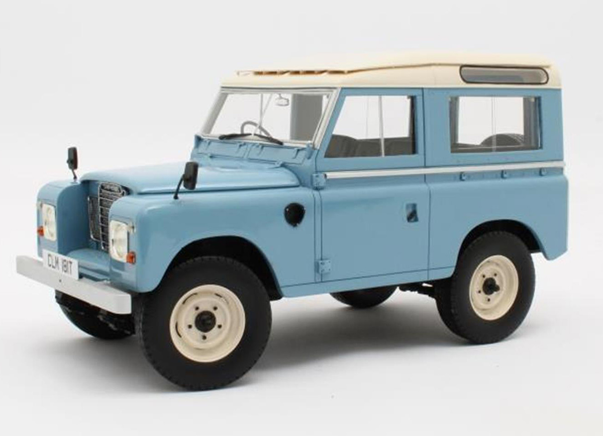 Landrover 88 Serie III (71-85) - light blue Cult Scale Models 1:18 Resinemodell (Türen, Motorhaube... nicht zu öffnen!)