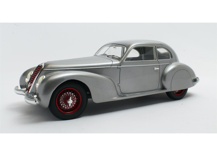 Alfa Romeo 6C 2500S Berlina Touring (1939) - silver Cult Scale Models 1:18 Resinemodell (Türen, Motorhaube... nicht zu öffnen!)