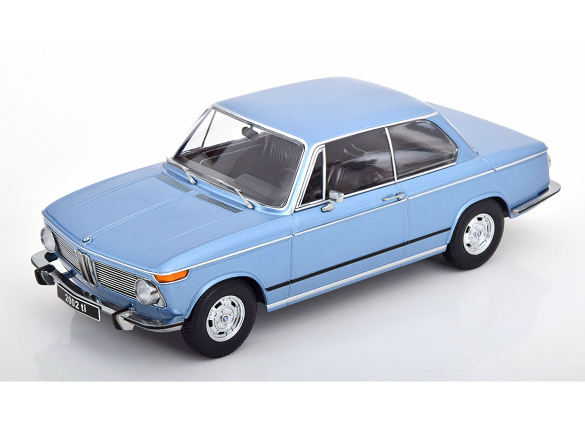 BMW 2002 ti 1.Serie 1971 hellblau-metallic KK-Scale 1:18 Metallmodell (Türen, Motorhaube... nicht zu öffnen!)