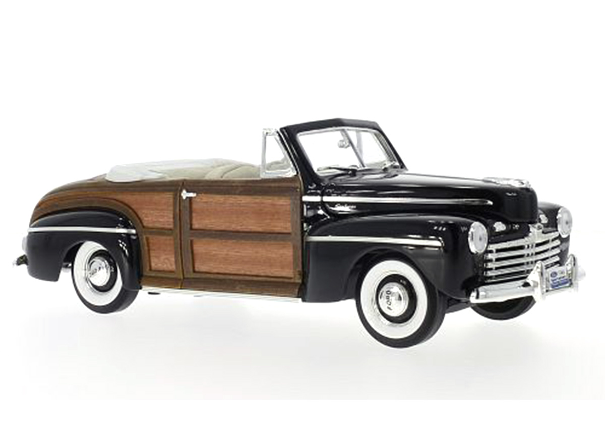Ford Super Deluxe Sportsman Convertible, schwarz/Holzoptik, Sofftop liegt bei, mit Wildledersitzen, 1946 Road Signature 1:18
