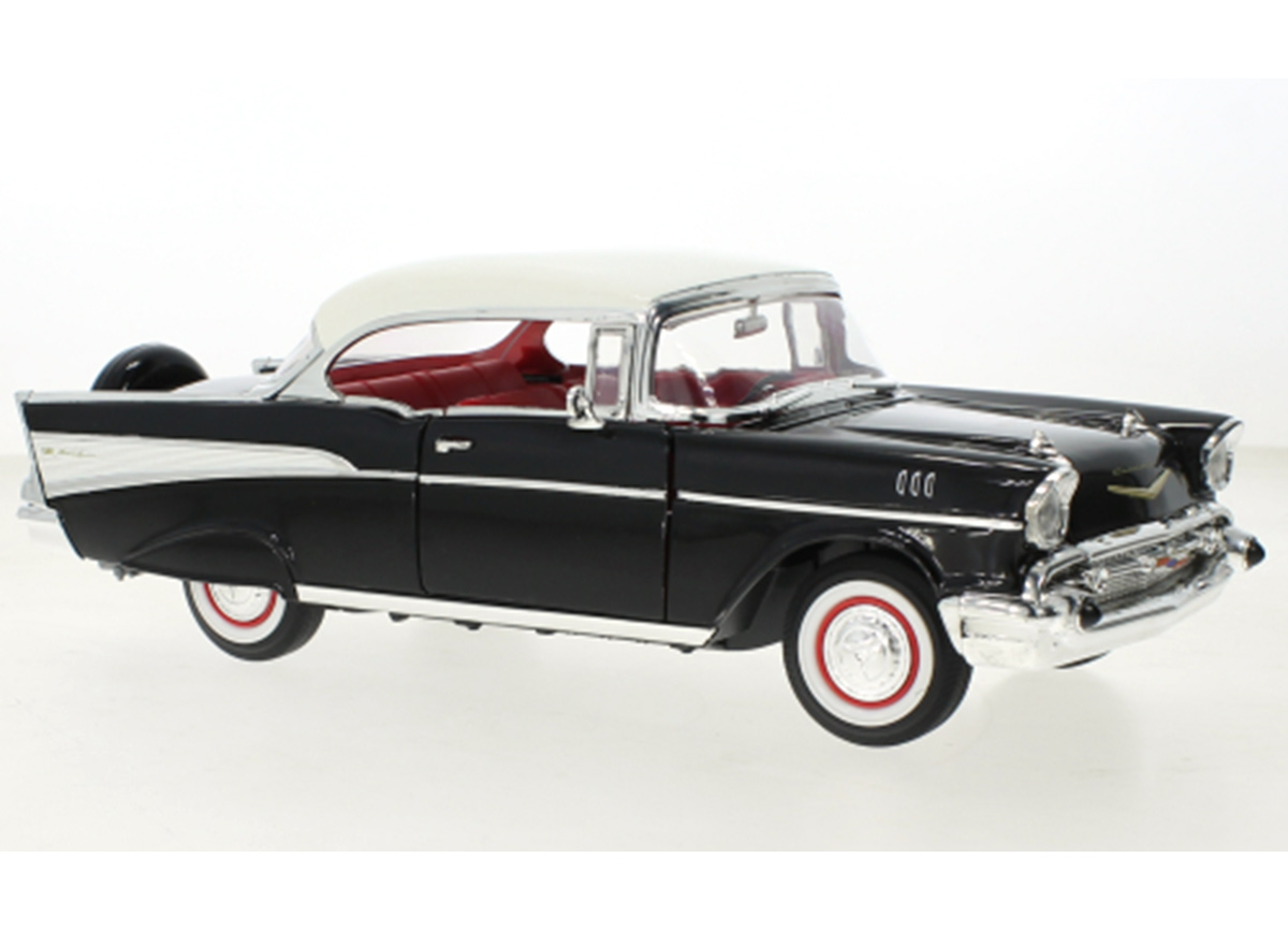Chevrolet Bel Air Hardtop, schwarz/weiss, 1957 Road Signature 1:18