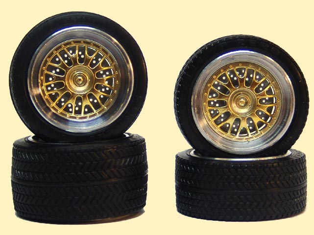 4 Alufelgen im BBS-Design Gold mit STRAßENBEREIFUNG und Bremsscheiben (2x16mm/2x21mm) MiNi Art Collection 1:18