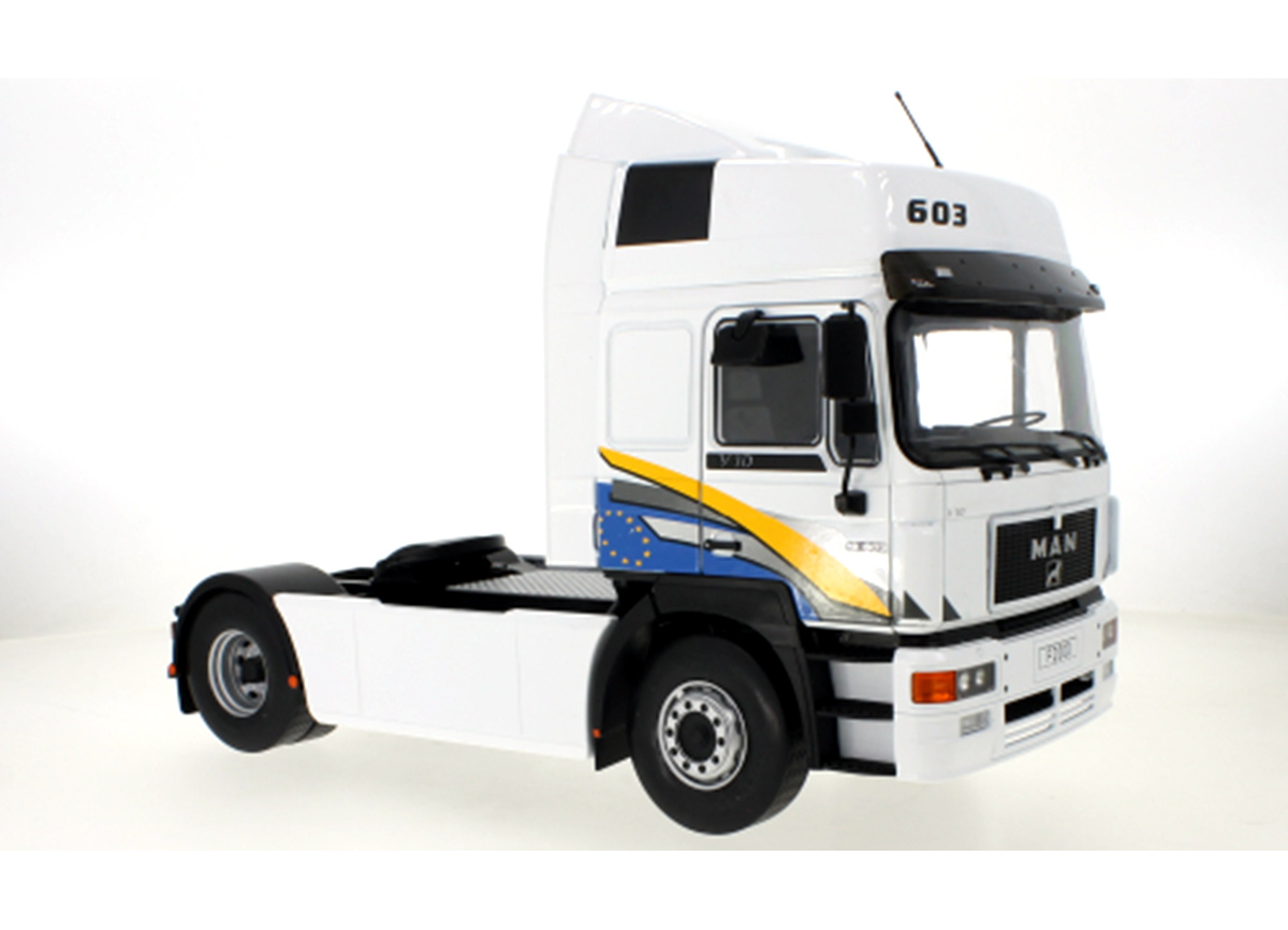 MAN F2000, weiss, 1994 MCG 1:18 Metallmodell, Türen und Hauben nicht zu öffnen