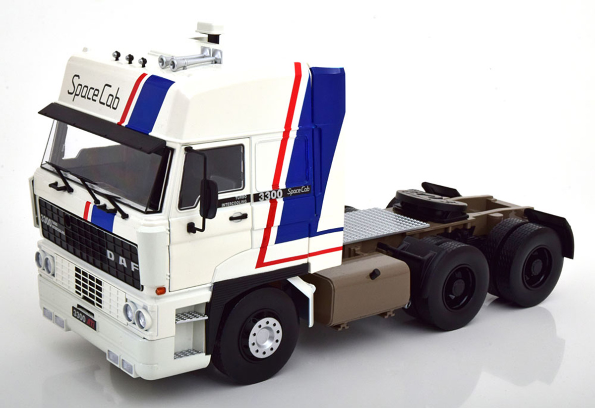 DAF 3300 Space Cab 1982 weiß/blau/rot  Limited Edition 700 pcs. Road Kings 1:18 funktionstüchtige Lenkung + zu öffenden Türen