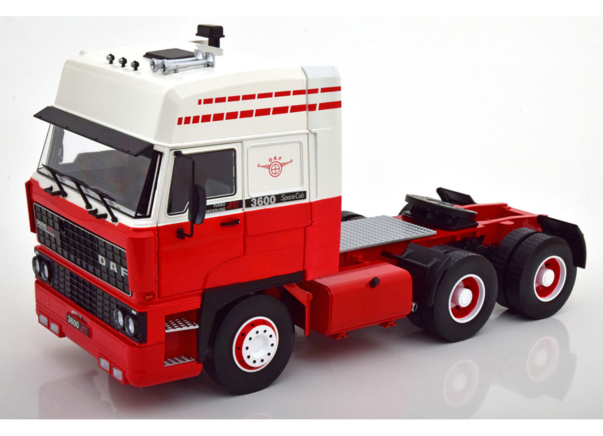DAF 3600 Space Cab 1986, red/white, Road Kings 1:18 funktionstüchtige Lenkung + zu öffenden Türen