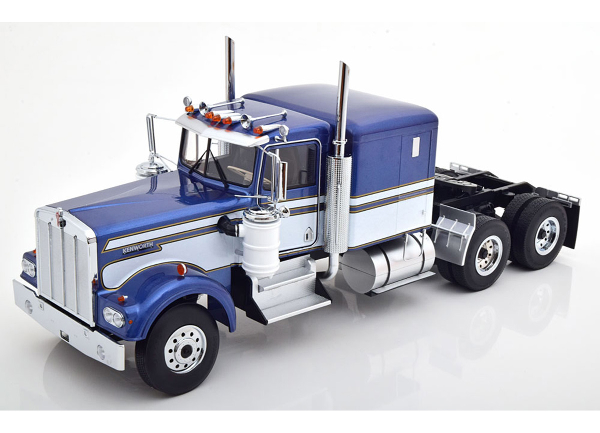 Kenworth W900 blaumetallic/weiß/gold Road Kings 1:18 funktionstüchtige Lenkung + zu öffenden Türen