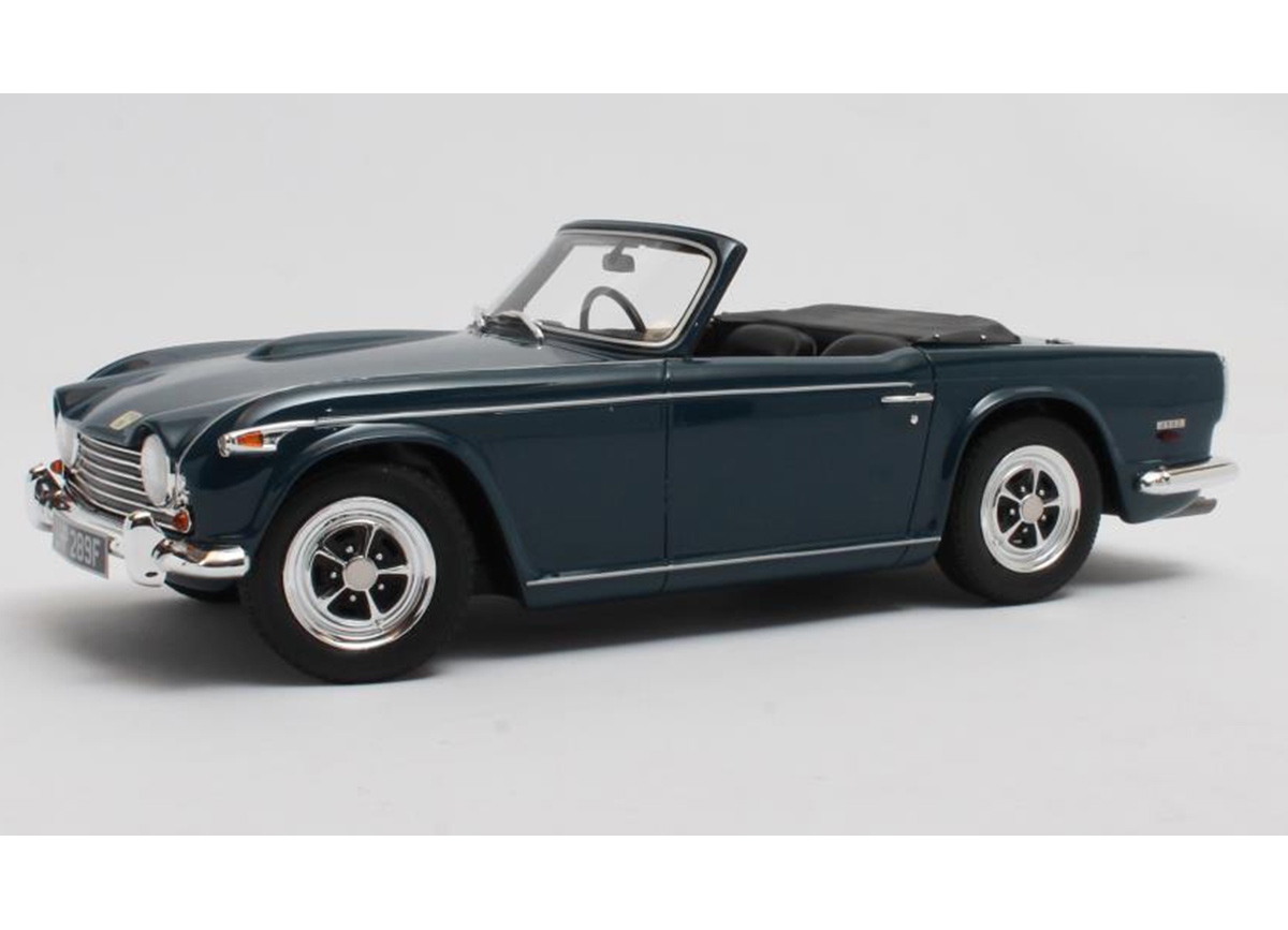 Triumph TR5 P.I. blue 1967-1968 Cult Scale Models 1:18 Resinemodell (Türen, Motorhaube... nicht zu öffnen!)