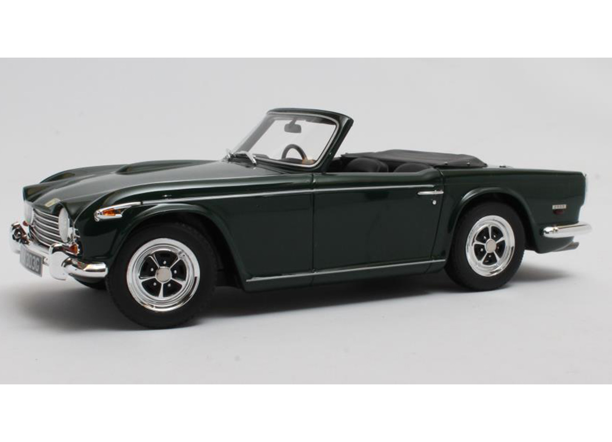 Triumph TR5 P.I. green 1967-1968 Cult Scale Models 1:18 Resinemodell (Türen, Motorhaube... nicht zu öffnen!)