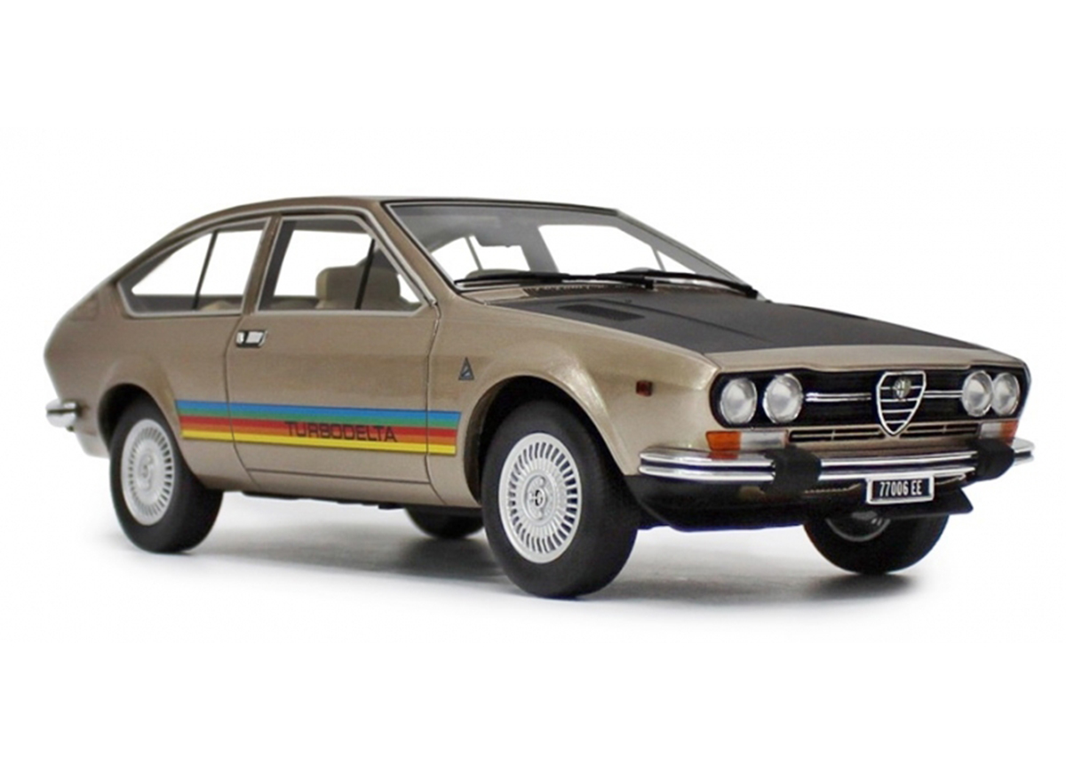 Alfa Romeo Alfetta GTV 2000 Turbodelta 1979 - Farbe : Oro met. Laudoracing 1:18 Resinemodell (Türen, Motorhaube... nicht zu öffnen!)