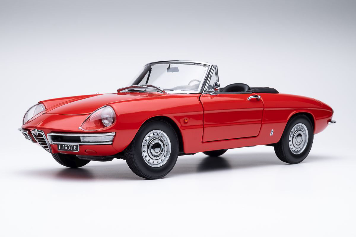 Alfa Romeo 1600 Duetto Spider 1966 - red Touring Modelcars 1:18 Metallmodell 2 Türen, Motorhaube und Kofferraum zu öffnen!