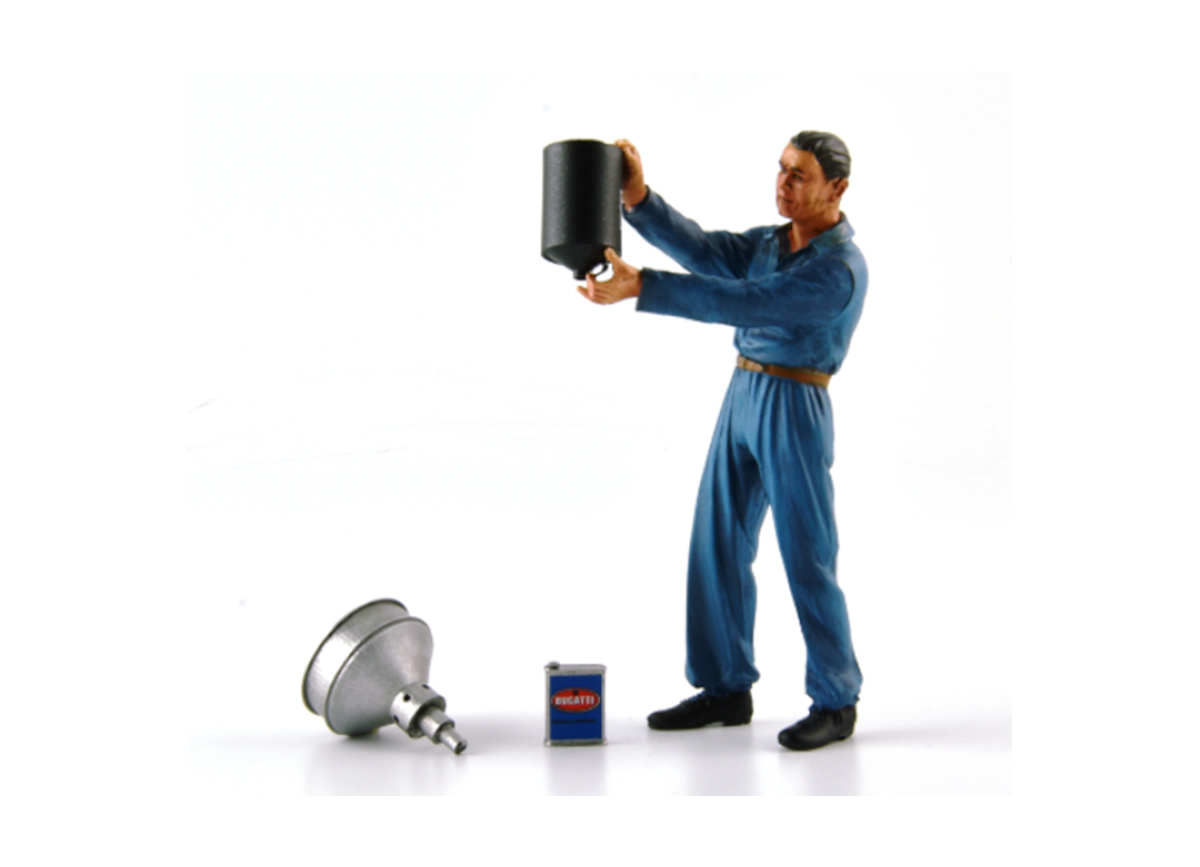 LUCIEN, Kraftstoffeinfüller im blauen Anzug Le Mans Miniatures 1:18