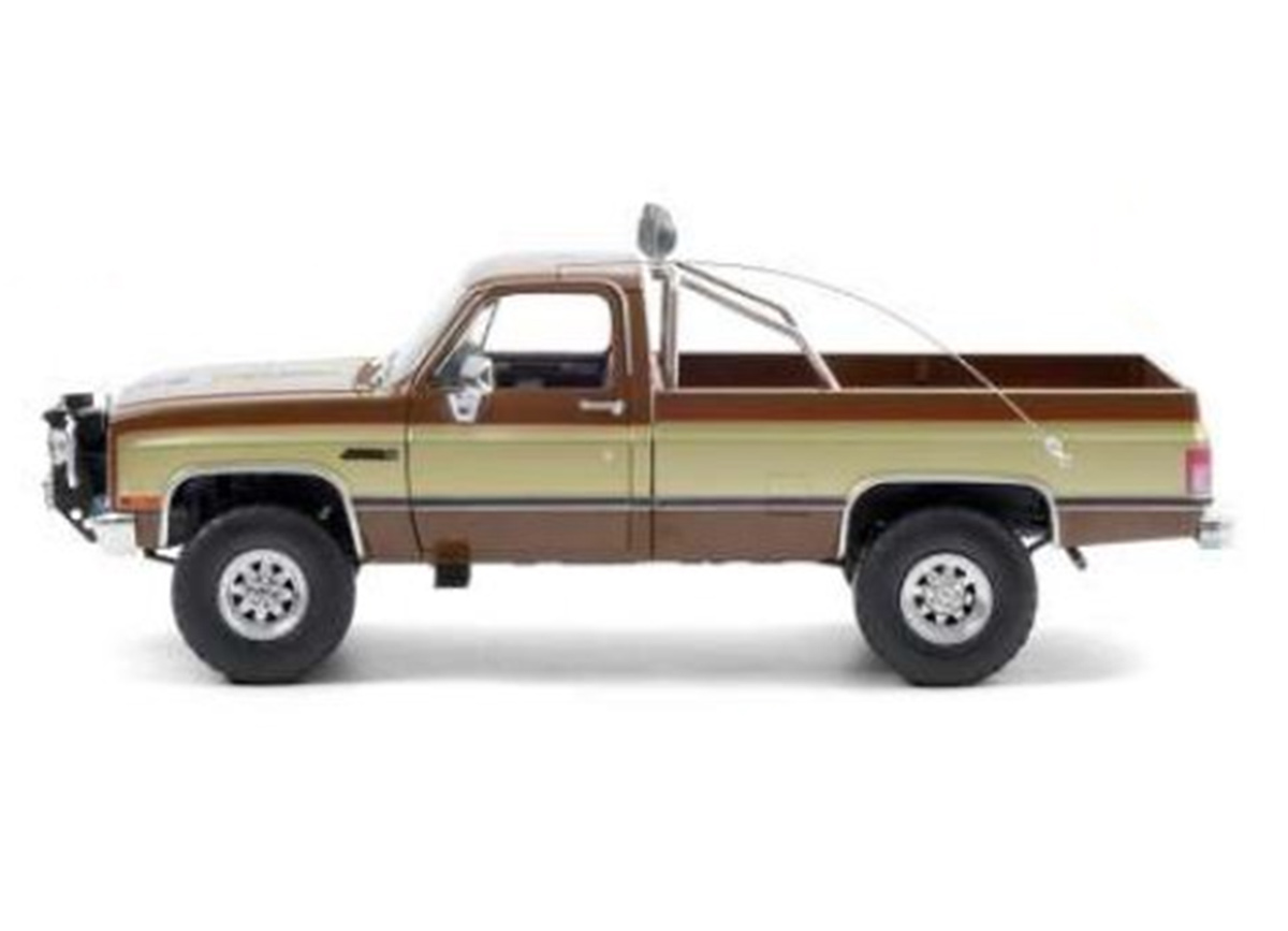 GMC K-2500 Sierra Grande Wideside 1982 "Ein Colt für alle Fälle - Fall Guy Stuntman Association" Greenlight 1:18