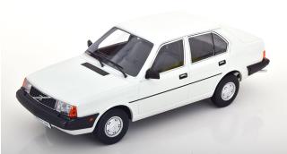Volvo 340 1987 white with grey interior Triple 9 1:18 (Türen, Motorhaube... nicht zu öffnen!)