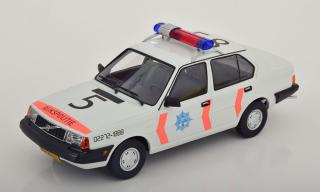 Volvo 340 1987 Dutch Police, white/orange/blue Triple 9 1:18 (Türen, Motorhaube... nicht zu öffnen!)