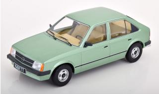 Opel Kadett 1984 D 5-door, light green metallic with beige interior Triple9 1:18 (Türen, Motorhaube... nicht zu öffnen!)