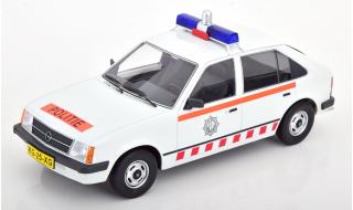 Opel Kadett D 1984 5-door Dutch Police, white Triple9 1:18 (Türen, Motorhaube... nicht zu öffnen!)