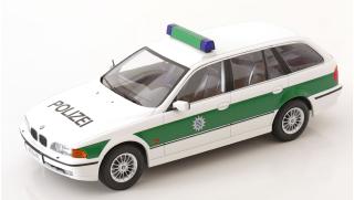 BMW 5-series Touring E39 1998 Polizei Bayern alpine white/ green Triple 9 1:18 (Türen, Motorhaube... nicht zu öffnen!)