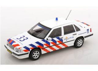 Volvo 850 Politie Niederlande 1993 weiß/blau/rot Triple 9 1:18 (Türen, Motorhaube... nicht zu öffnen!)