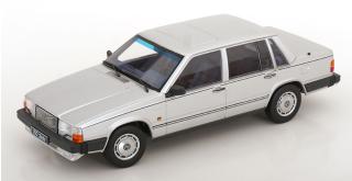 Volvo 760 1985 silber Triple 9 1:18 (Türen, Motorhaube... nicht zu öffnen!)