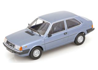 Volvo 343 GLS 1982 blaumetallic Triple 9 1:18 (Türen, Motorhaube... nicht zu öffnen!)