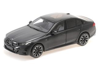 BMW i5 - 2023 - MATT GREY Minichamps 1:18 Metallmodell mit zu öffnenden Türen und Haube(n)  Disponible à partir de mi-juillet 2025