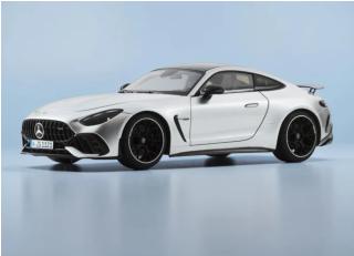 Mercedes-AMG GT 63 PRO 4MATIC+ hightech silver metallic NZG 1:18 Metallmodell Disponible à partir de mi-octobre 2026